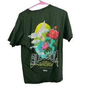 CVLA Green Blossom Large Graphic back short sleeve tee shirt size small
